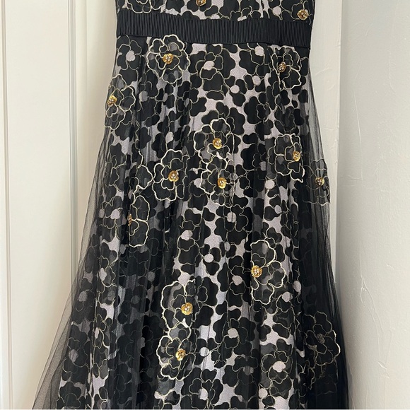 Badgley Mischka Black and Gold Flower Embroidered Long Dress size 6 - Picture 3 of 12